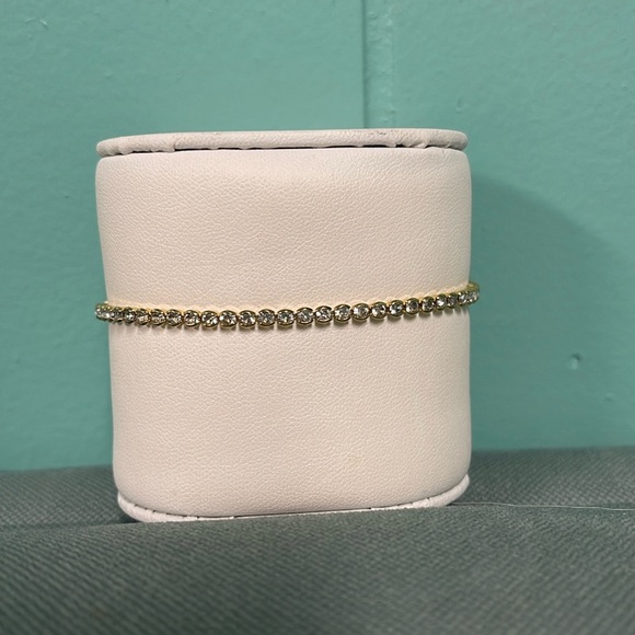 GOLD TONE DAINTY CLEAR CRYSTAL SLIDING ADJUSTABLE TENNIS BRACELET 6-7 INCH WRIST - Picture 5 of 7